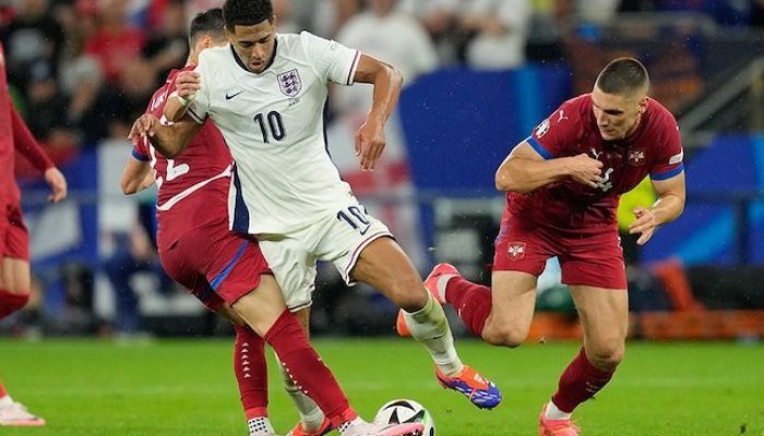 Jude Bellingham dikepung lawan di laga Serbia vs Inggris, Euro 2024