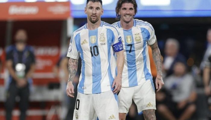 Lionel Messi dan Rodrigo De Paul dalam laga Argentina vs Kanada di semifinal Copa America 2024