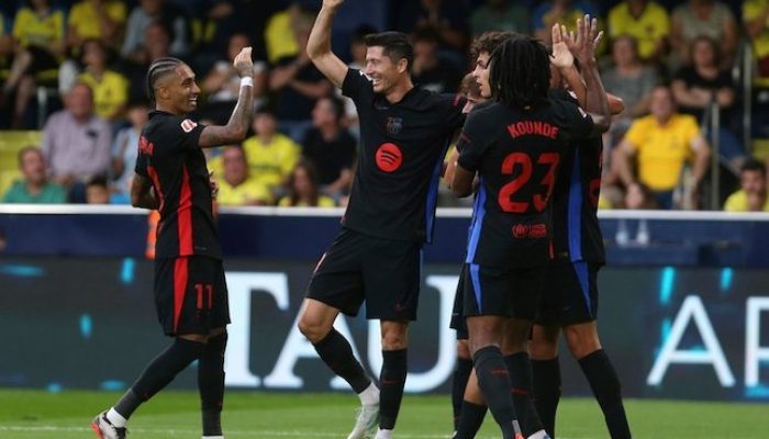 Selebrasi Robert Lewandowski dkk. dalam laga La Liga antara Villarreal vs Barcelona, Minggu (22/9/2024)