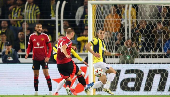 hasil-fenerbahce-vs-manchester-united-skor-1-1