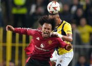 Hasil Fenerbahce vs Manchester United: Skor 1-1